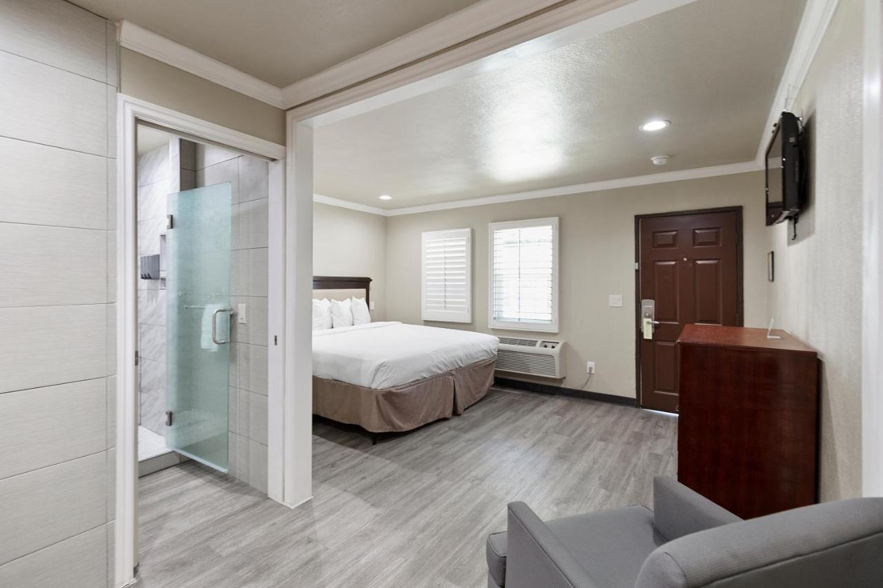 Le Blanc Inn & Suites El Monte Esterno foto