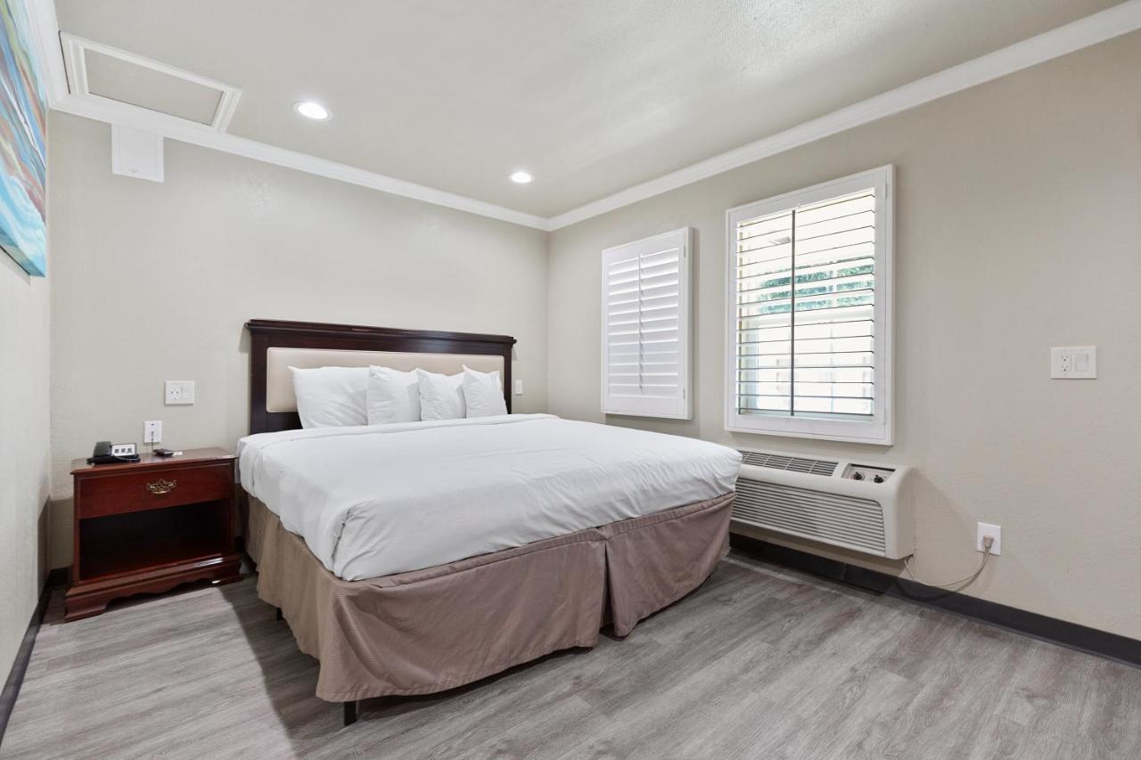 Le Blanc Inn & Suites El Monte Esterno foto