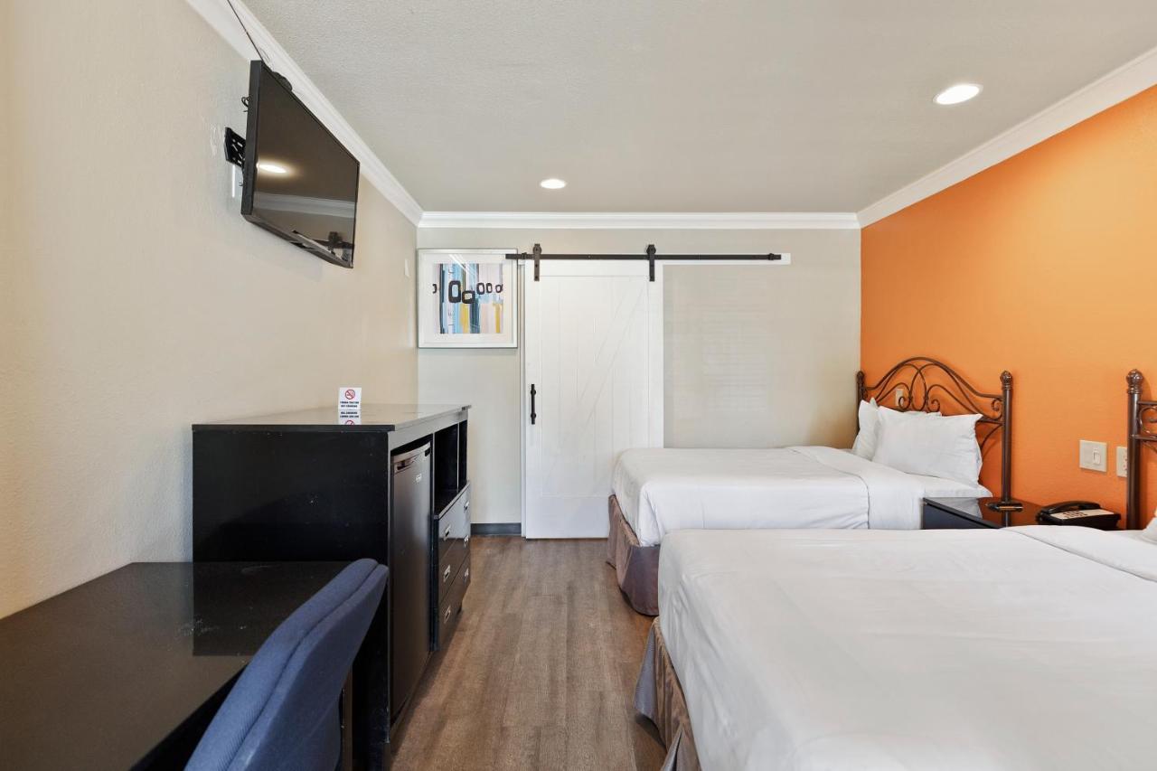 Le Blanc Inn & Suites El Monte Esterno foto