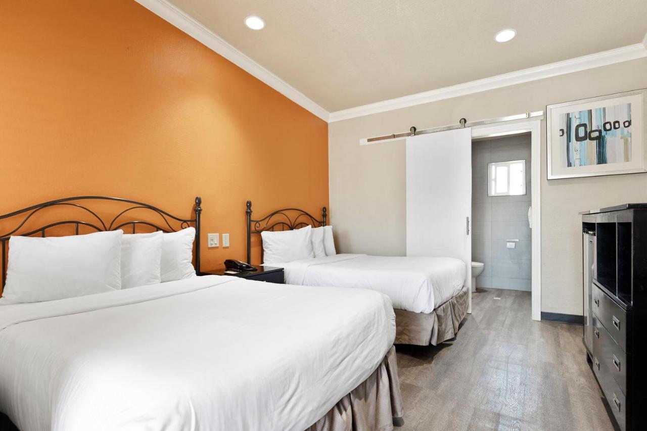 Le Blanc Inn & Suites El Monte Esterno foto