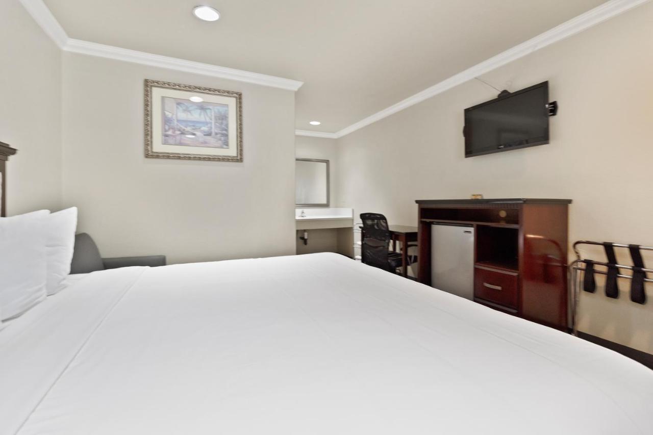 Le Blanc Inn & Suites El Monte Esterno foto