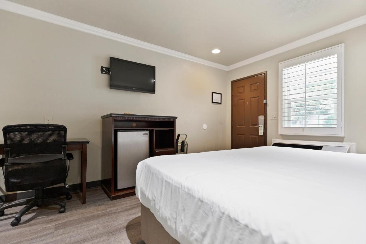 Le Blanc Inn & Suites El Monte Esterno foto