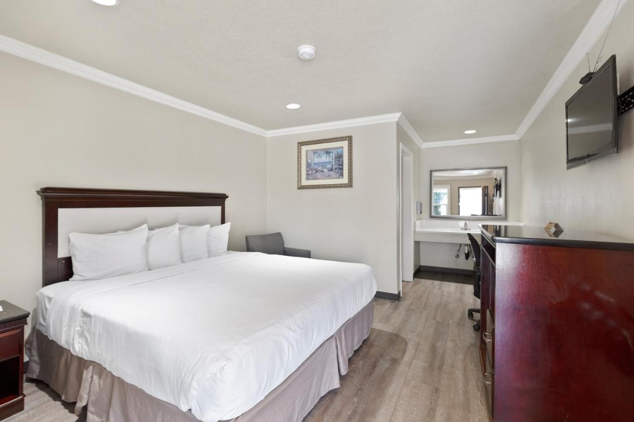 Le Blanc Inn & Suites El Monte Esterno foto
