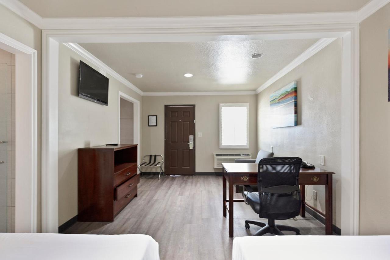 Le Blanc Inn & Suites El Monte Esterno foto