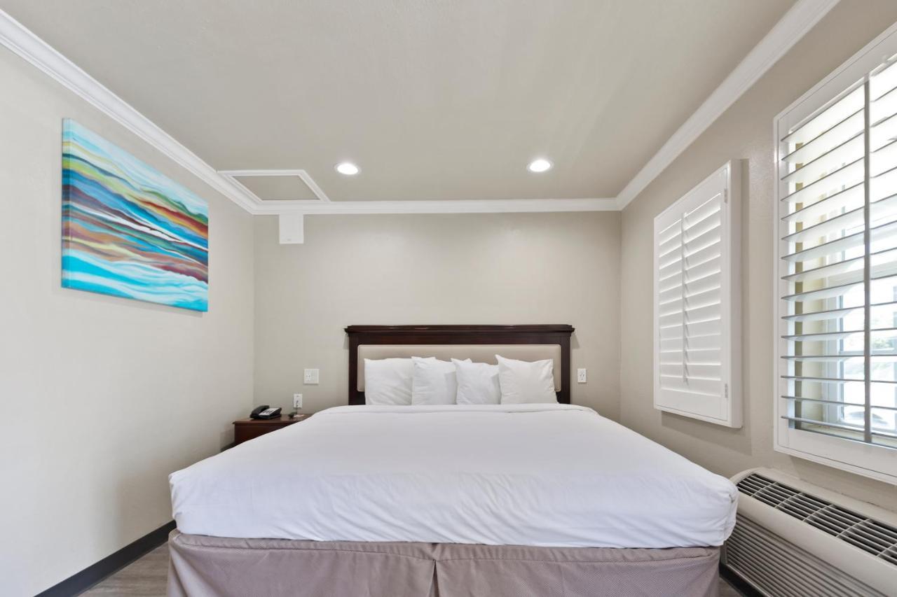 Le Blanc Inn & Suites El Monte Esterno foto