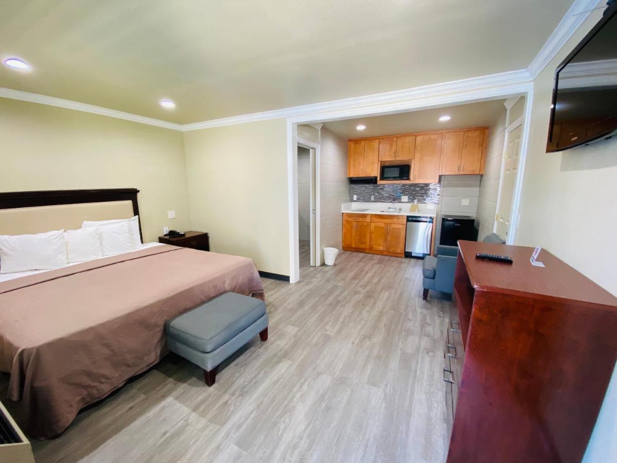 Le Blanc Inn & Suites El Monte Esterno foto